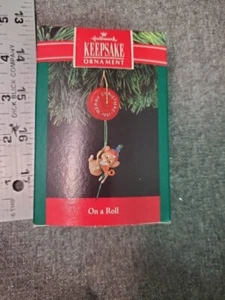Hallmark Ornament On a Roll 1991 - Imagen 1 de 5