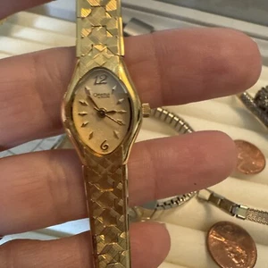 12 Vintage Woman’s Watches All Different Brands FREE SHIPPING - Picture 1 of 23