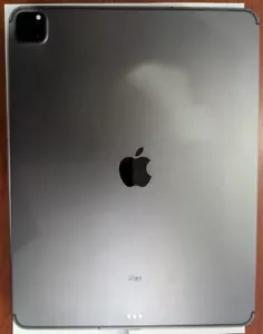 Apple iPad Pro 12.9 4th Gen 256GB LTE | Backlight Issue / White Spots | 30D WTY - Picture 1 of 3