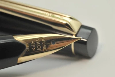 Pluma Estilográfica Pilot Elite De Colección 14K Fina (F) Plumín Negra con Convertidor Exc+ W10020 Foto 1 de 4