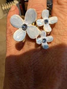 Oscar de la renta Blue triple flower ring - Picture 1 of 3