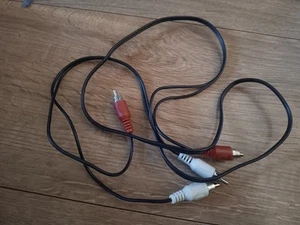 Dual Cinch auf Dual Cinch Kabel ROT UND WEISS AUF ROT UND WEISS APRX 1,5 MTR - Bild 1 von 1