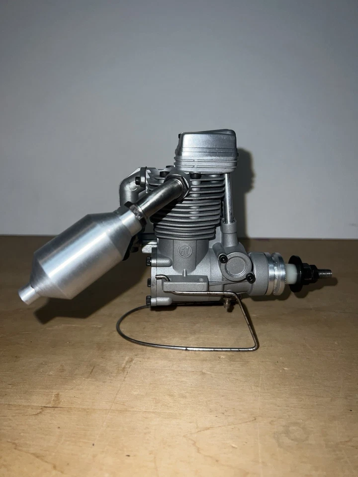 Magnum XL Series Model FS 61 R/C Motor RC Airplane Glow Four Stroke Engine - Image 1 of 4