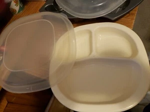 Rubbermaid Heatables Microwave Plate Dish Cookware Divided with Lid Almond Sheer - Picture 1 of 1