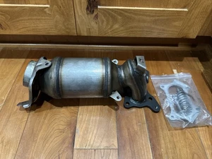 Convertidor catalítico delantero para Honda CR-V CRV 2010 2011 2,4 L EPA - Imagen 1 de 9