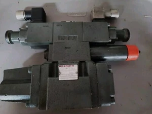 Rexroth 4WRZ 10 E85-40 / 6A24NETZ/D2M-204 Komplettventil - Bild 1 von 3