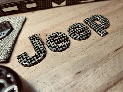 Jeep Grand Cherokee Bronceado Pata de Gallo Capó Delantero Emblema Insignia OEM Logo Mopar Foto 1 de 4