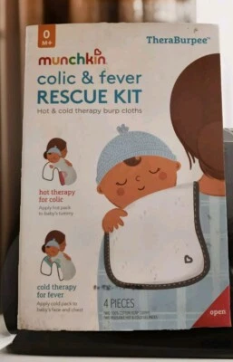 KIT DE RESCATE DE CÓLICOS Y FIEBRE MUNCHKIN THERABURPEE ~ Ropa de eructos ~ NUEVO, SELLADO Foto 1 de 2