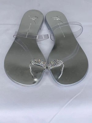 Sandalias para mujer Giuseppe Zanotti plateadas talla 6 impsted anillo punta anello tanga plana Foto 1 de 4