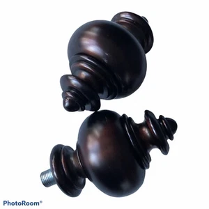 Extremos de tornillo de color caoba profunda Studio CMP Nicole Finials - Imagen 1 de 2