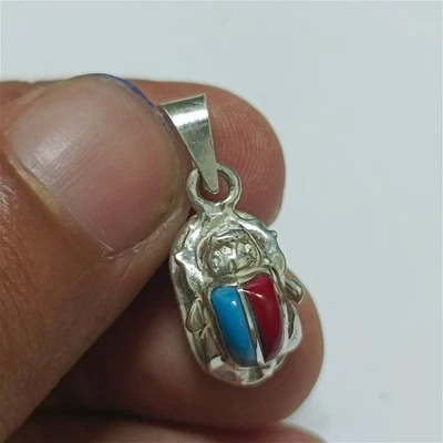 Colgante Escarabajo Plata 925 Rojo Azul Piedra Hecho a Mano Joyería Egipcia Única Foto 1 de 4