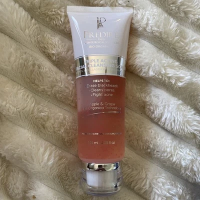 Exfoliante de limpieza facial de triple acción Predire Paris Foto 1 de 2