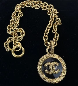 CHANEL Gold Tone CC Logo Magnifying Glass Chain Necklace 93A VINTAGE RARE - Picture 1 of 7