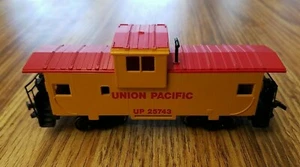 Vagón de tren Bachmann HO Union Pacific UP Rd# 25743 36' visión ancha caboose 17701 - Imagen 1 de 12