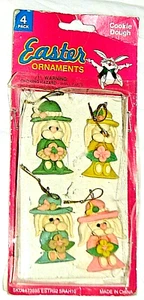CONIGLIETTO CONIGLIETTI ORNAMENTI PASQUALI pasta biscotti argilla vintage altezza 1,75" set di 4 NOS - Foto 1 di 6