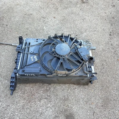 Ford Focus 2014 Radiator With Cooling Fan 8V61-8E607-ED - Image 1 of 4