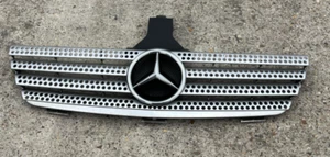Griglia anteriore Mercedes CLS W219 - aggiornamento stile diamante con distintivo stella - Foto 1 di 3