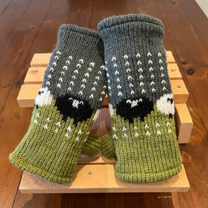 Schaf Pulswärmer in grün & grau, handgestrickt, neu, Fleece gefüttert, super kuschelig - Bild 1 von 3