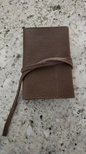 Mark & Graham Leder Ladegerät Rollup Reise Zubehör Tasche faltbar 2 Taschen NEU - Bild 1 von 4