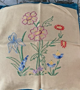 VINTAGE BEIGE RAYON CUSHION COVER ~18" x 18" HAND WORKED FLORAL EMBROIDERY - Picture 1 of 2