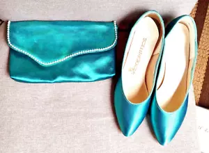 Coloriffics smaragdgrüne Handtasche mit Goldkettenriemen & Perlenbesatz Schuh passend zu 8N - Bild 1 von 9