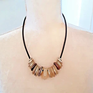 Chico's Cuero Estilo Lucite Anillos Collar 18" Brutalista Tonos Naturales - Imagen 1 de 3