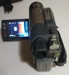 Sony Handycam DCR-DVD105 Camcorder w/ Charger + Battery & Carrying Case DVDs LN - Picture 1 of 12