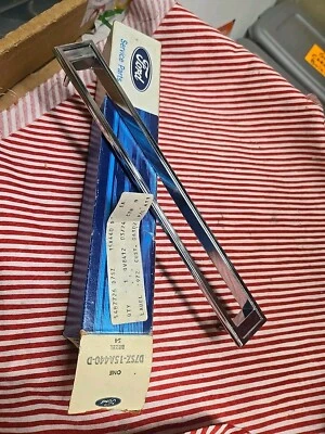 NOS 1977-79 Ford Thunderbird LH Side Marker Light Bezel D7SZ-15A440-D - Image 1 of 4