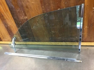 Alfa Romeo GTV • Original Left Side Rear Quarter Window w/ Latch. Used. KAR1165 - Picture 1 of 17
