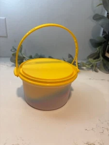 Tupperware Kids Mini Party Set Cake Taker, Plates *missing server* - Picture 1 of 4