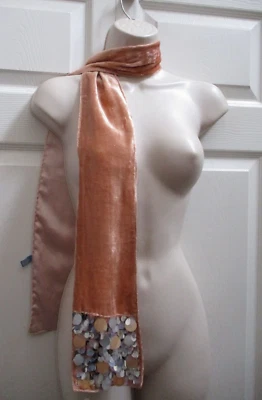 Cachecol feminino rosa pastel pescoço de veludo com lantejoulas grandes penduradas prata - Imagem 1 de 4