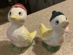 Vintage Ducks With Hats Salt & Pepper Shakers Made in Japan Very Cute! EUC - Picture 1 of 2