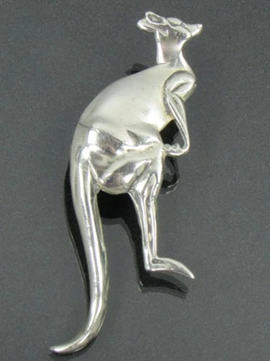 PIN BROCHE CANGURO PLATEADO CON SELLO MK Foto 1 de 4