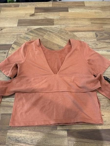 NWT Nike AR6367-252 Women's Dri-FIT Studio Short Sleeve Yoga Top Dusty Peach M - Picture 1 of 9