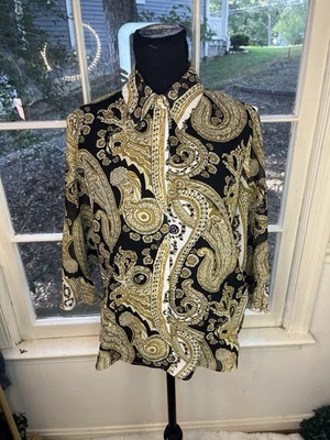 Blusa mediana Essentials by Milano verde floral cuello botón plisado para mujer Foto 1 de 4