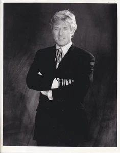 ROBERT REDFORD HAND SIGNED AUTOGRAPHED 8X10 B&W PHOTO "A GREAT ACTOR" - Picture 1 of 1