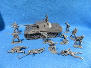 Classic Toy Soldiers WWII German Combo Set Panther & German Assault Squad 1/32 - Picture 1 of 8