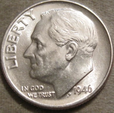 NICER AS SHOWN - 1946 P ROOSEVELT DIME *** 90% SILVER *** 586 - Image 1 of 4