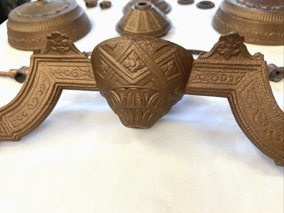 Antigua araña victoriana Eastlake de hierro fundido colgante de 2 lámparas de aceite o gas de colección Foto 1 de 4