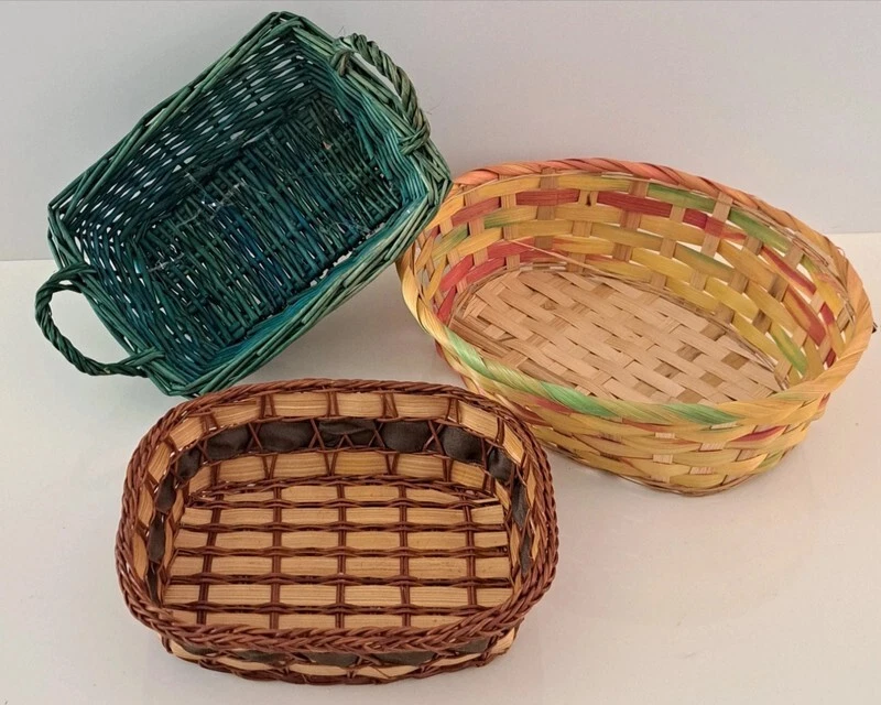 Lotto 3 cesti cestini vimini rattan colorati naturale verde confezioni Natale - Immagine 1 di 4