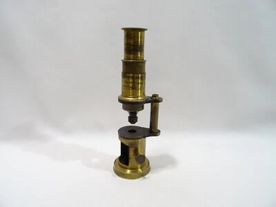 ANCIEN MICROSCOPE A NICHE ET A COLONNE EN LAITON - Photo 1/4