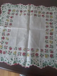 New Vtg Cotton Poinsettias Roses Scalloped Napkin Floral Handkerchief Christmas - Picture 1 of 2