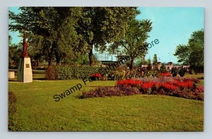 Postcard Flower Garden Riverview Park Clinton Iowa Replica Statue of Liberty - Picture 1 of 2
