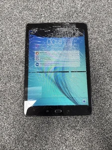 Samsung Galaxy Tab A 9.7 SM-T550 Black Wi-Fi 16GB Android Tablet Cracked Display - Picture 1 of 6