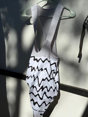 Pedal Mafia CORE Ciclismo Culotte Con tirantes Para Hombre Mediano Acolchado Blanco con Rayas Negras Foto 1 de 4