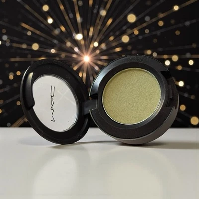 MAC Eye Shadow Powder Single, JUXT (satin) .05oz / 1.5g Full Size Free Shipping - Image 1 of 4