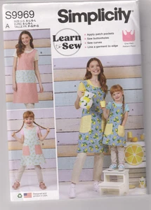 9969 SIMPLICITY Learn to Sew - Reversible APRONS - Child & Adult Sizes: S/M/L - Picture 1 of 2