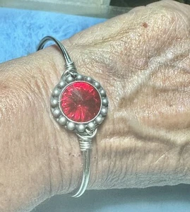 Silver Tone Bangle Round Red Faceted Rhinestone Born in the USA Bracelet-signed - Picture 1 of 13