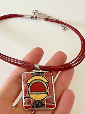 Collar Colgante Plata de Ley Cordón de Cuero Hecho por Artista Rojo Cerámica Geométrico Foto 1 de 4
