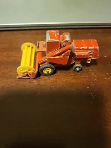 * 1960s MATCHBOX TOY VEHICLES # 65 RED CLAAS COMBINE HARVESTER Car-75 - Picture 1 of 3
